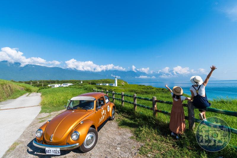 乘著七星潭海灣民宿的金龜車，抵達四八高地賞無敵海景。