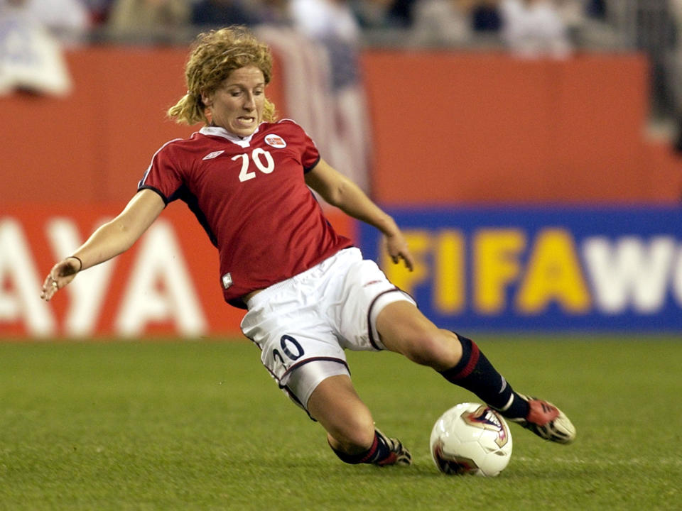 Klaveness durante un partido entre Noruega y Estados Unidos del Mundial de 2003. (Foto: A. Messerschmidt/  Getty Images).