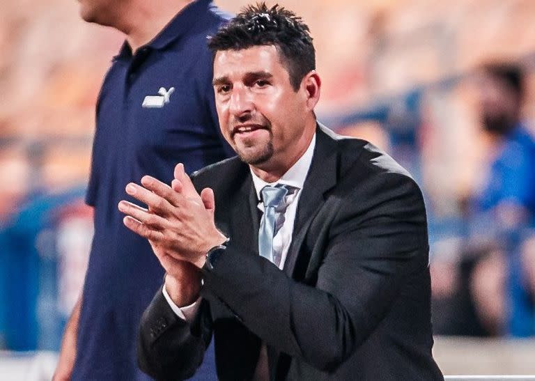 Gabriel Burstein durante un encuentro de la selección femenina de fútbol de Israel