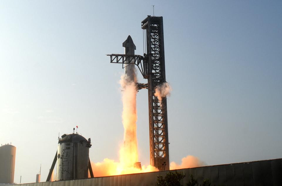 SpaceX Starship lifts off from the launch pad during a flight test on April 20, 2023 in Boca Chica, Texas.