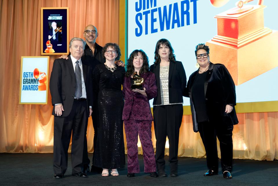 Stax co-founder Jim Stewart's family -- son Jeff Stewart, granddaughter Jennifer Stewart, and daughters Shannon Stewart and Lori Stewart -- flanked by Recording Academy CEO Harvey Mason Jr. and Recording Academy chair Tammy Hurt at the Special Merit Awards ceremony in Los Angeles during which Jim Stewart was honored with a Trustees Award, a career honor for non-performers.