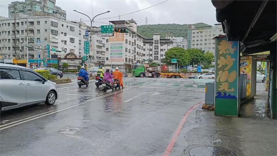 駕駛鬼切擦撞騎士　竟還下車把騎士猛K一頓