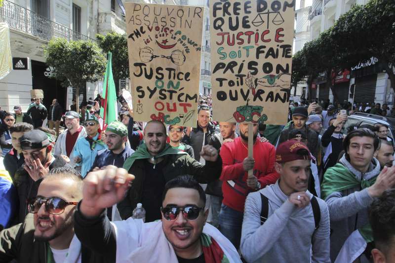 2019年2月至4月，阿爾及利亞爆發反政府示威，要求總統下台。（AP）