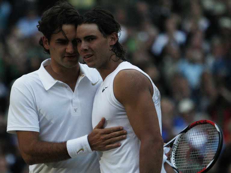 Domingo 6 de julio de 2008: el saludo entre Federer y Nadal después de disputar, en Wimbledon, una de las mejores finales de Grand Slam de la historia (triunfo del español en cinco sets). 