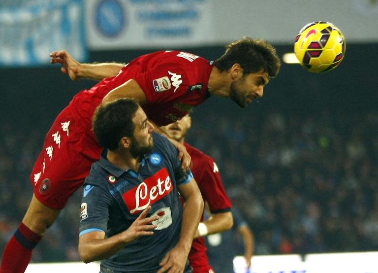 Napoli's Argentinian forward Gonzalo Higuain (L) vies with Cagliari's Italian defender Luca Rossettini during their Italian Serie A football on November 23, 2014