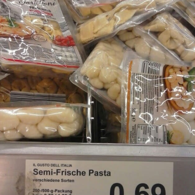 Semi-frisch? Das sollte sich dieser Supermarkt noch mal überlegen…