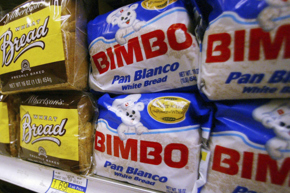 Con más de 100 marcas, Grupo Bimbo tiene presencia en 34 países y unos ingresos anuales millonarios. (AP Photo/Damian Dovarganes, Files)