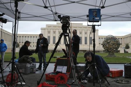 A television crew sets up ahead of the start of Syrian talks in front of the United Nations European headquarters in Geneva, Switzerland, January 29, 2016. REUTERS/Denis Balibouse