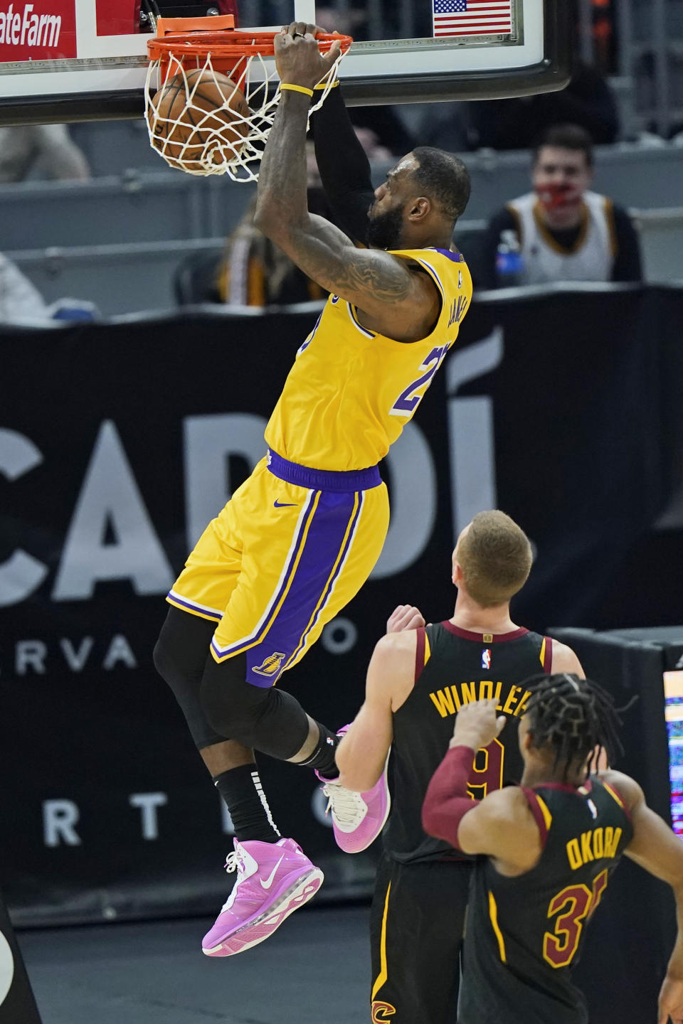 Los Angeles Lakers' LeBron James dunks the ball against the Cleveland Cavaliers in the first half of an NBA basketball game, Monday, Jan. 25, 2021, in Cleveland. (AP Photo/Tony Dejak)