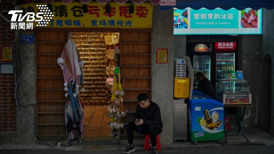 大陸經濟不景氣，除了餐飲業面臨嚴峻倒閉潮，人民的消費信心也跟著下滑。（示意圖／達志影像美聯社）