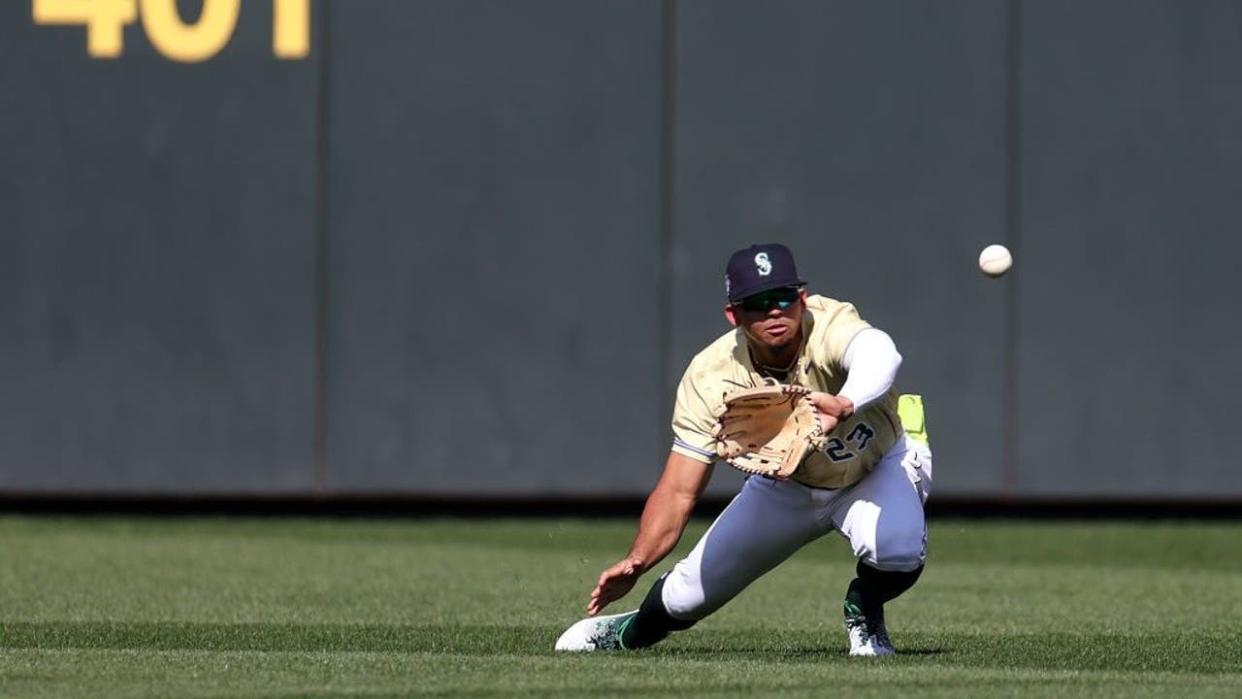 <div>SEATTLE, WASHINGTON - JULY 08: Jonatan Clase #23 of the Seattle Mariners makes a diving catch during the SiriusXM All-Star Futures Game at T-Mobile Park on July 08, 2023 in Seattle, Washington.</div> <strong>(Steph Chambers / Getty Images)</strong>