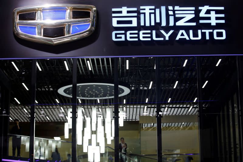 Imagen de archivo del logo de Geely Automobile Holdings en la feria automotriz Auto China 2016 en Pekín