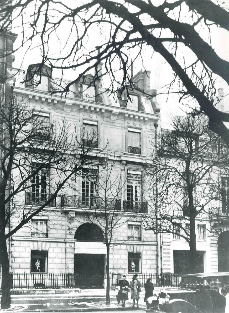 Photo credit: 30 Avenue Montaigne, circa 1947. Dior Héritage collection, Paris