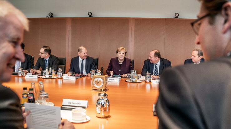 Das Fundament der Großen Koalition wird immer brüchiger. Foto: dpa