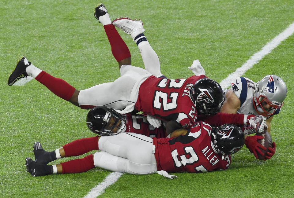 Juian Edelman y esta recepción fueron de vital importancia en el triunfo de los New England Patriots sobre los Atlanta Falcons. (Photo by Focus on Sport/Getty Images)