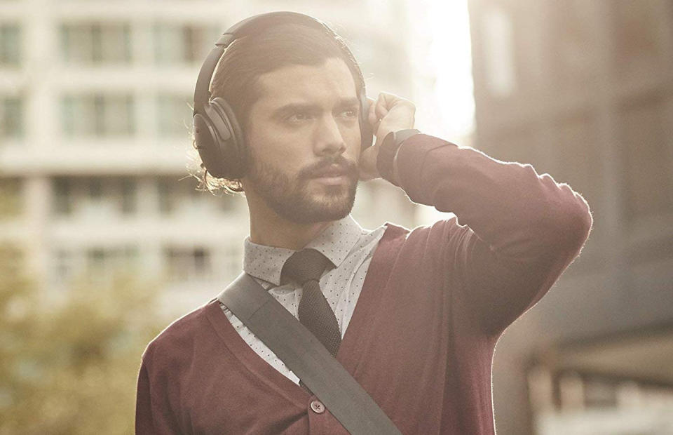 Save $72 on the Bose QuietComfort 35 — Series II. (Photo: Amazon)