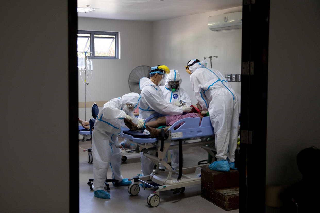 Doctor Jan Claire Dorado (far left) and fellow health workers resuscitate a patient at the resuscitation area of the coronavirus disease (COVID-19) Emergency Room of East Avenue Medical Center, in Quezon City, Metro Manila, Philippines, June 26, 2020. REUTERS/Eloisa Lopez