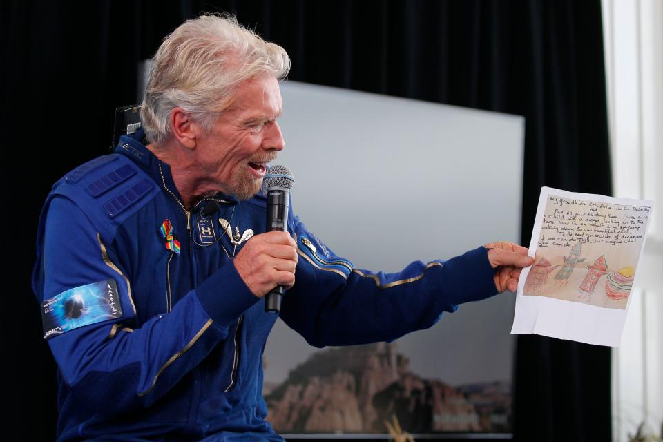 Richard Branson nach seinem ersten Flug 2021 (REUTERS/Joe Skipper)
