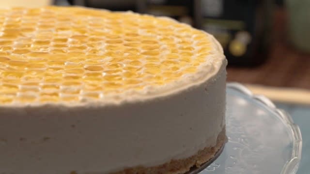 Manuka Lemon Honey Cheesecake