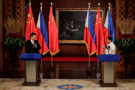 China's President Xi Jinping and Philippine President Rodrigo Duterte applaud after a joint news statement at the Malacanang presidential palace in Manila, Philippines, November 20, 2018. Mark Cristino/Pool via Reuters