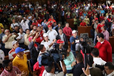 Venezuela's President Nicolas Maduro (R) greets supporters while he arrives to a meeting in Caracas, Venezuela August 30, 2016. Miraflores Palace/Handout via REUTERS