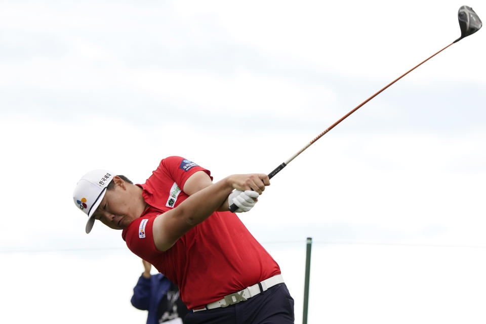 Sungjae Im hits from the third tee during the third round of The American Express golf tournament on the Pete Dye Stadium Course at PGA West Saturday, Jan. 23, 2021, in La Quinta, Calif. (AP Photo/Marcio Jose Sanchez)