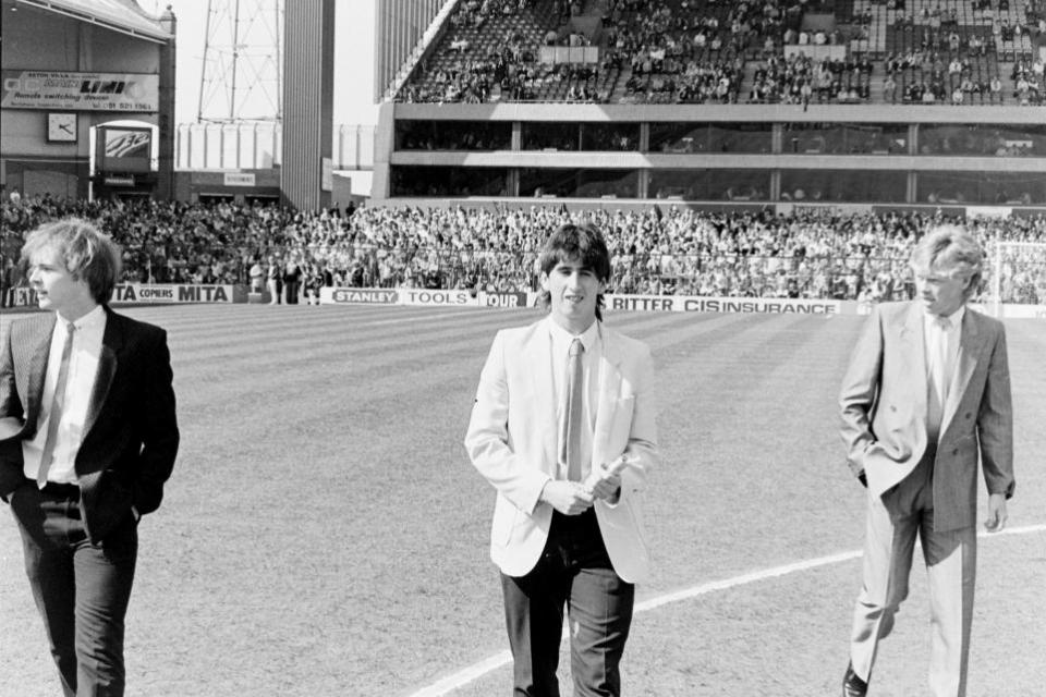 Watford Observer: Neil Price, Nigel Callaghan and Mo Johnston have a walkabout before the game