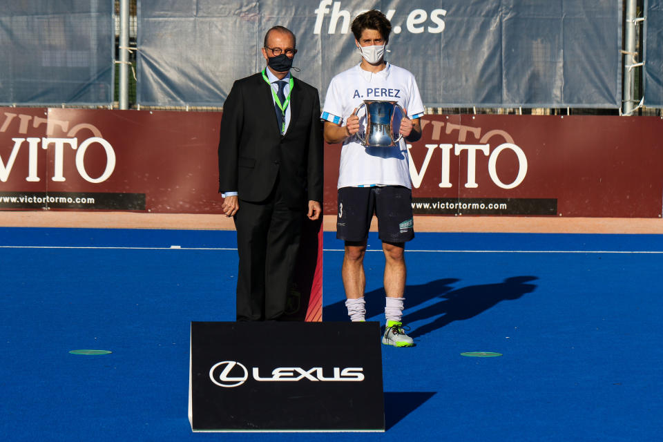 VALENCIA, SPAIN - DECEMBER 13: Santiago Deo, president of the Spanish Hockey Federation and Josep Romeu of Club Egara pose for photo with the trophy during the Copa del Rey, final, Hockey match played between Club Egara and Club De Campo at Betero stadium on December 13, 2020 in Valencia Spain (Photo by Ivan Terron / Europa Press Sports via Getty Images)