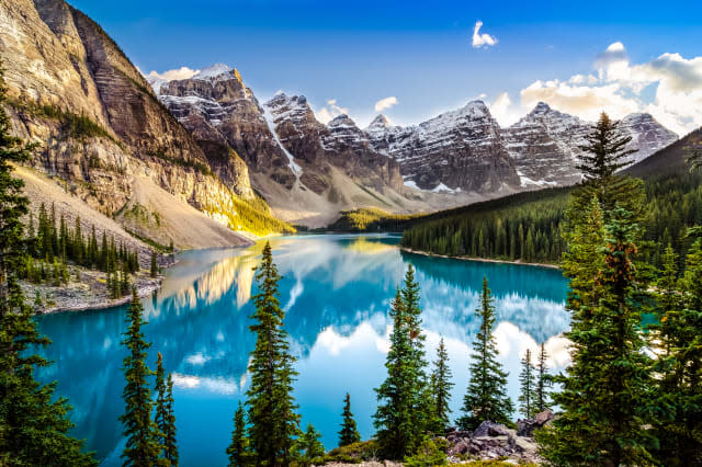 Landscape sunset view of Morain lake and mountain range