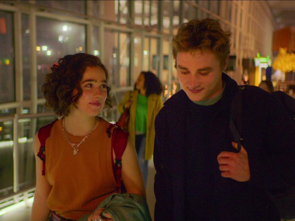 Haley Lu Richardson as Hadley Sullivan and Ben Hardy as Oliver Jones in Love at First Sight