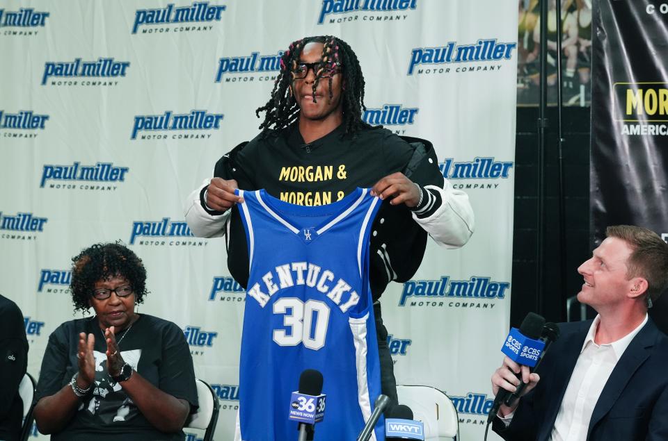 Jasper Johnson, one of the top basketball players in the 2025 high school class, announces his commitment to the University of Kentucky as  grandmother Rosetta Johnson and 247Sports analyst Travis Branham look on.