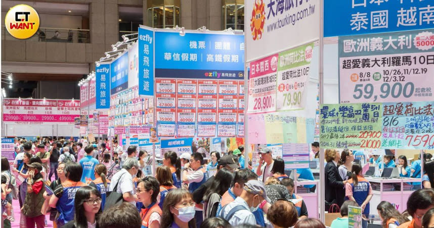 「2024台北夏季旅展」首日出國撿便宜人潮湧入。（圖／黃威彬攝）