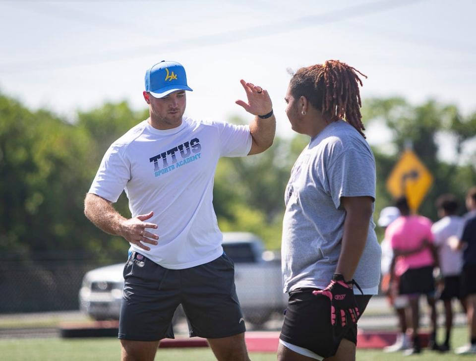 Troy Reeder of the LA Chargers gives instructions at a free NFL clinic for youths at Chase Fieldhouse in Wilmington on Friday, June 17, 2022.