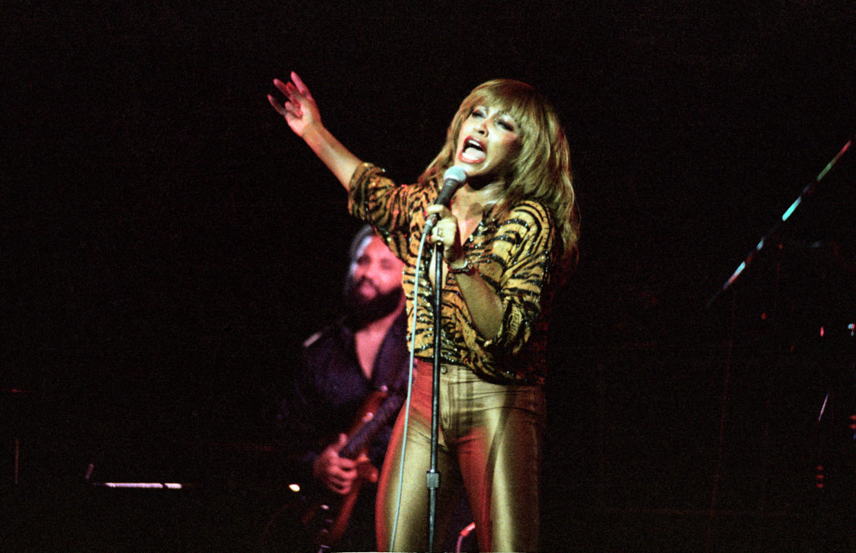 Tina Turner est devenue un symbole de résilience pour des millions de victimes de violences conjugales.