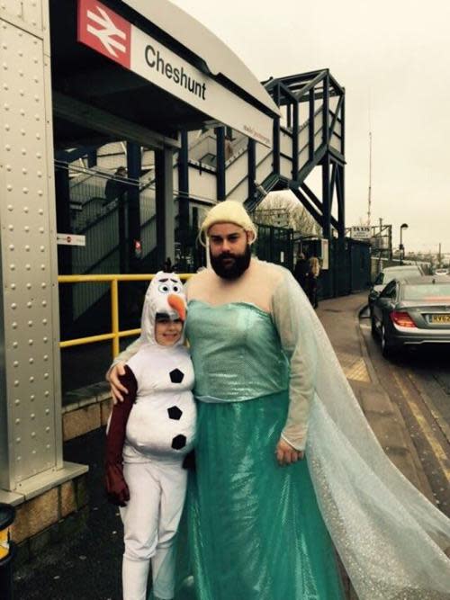 Dad of the Year' Takes Daughter To Frozen Sing-Along In Full Elsa Costume