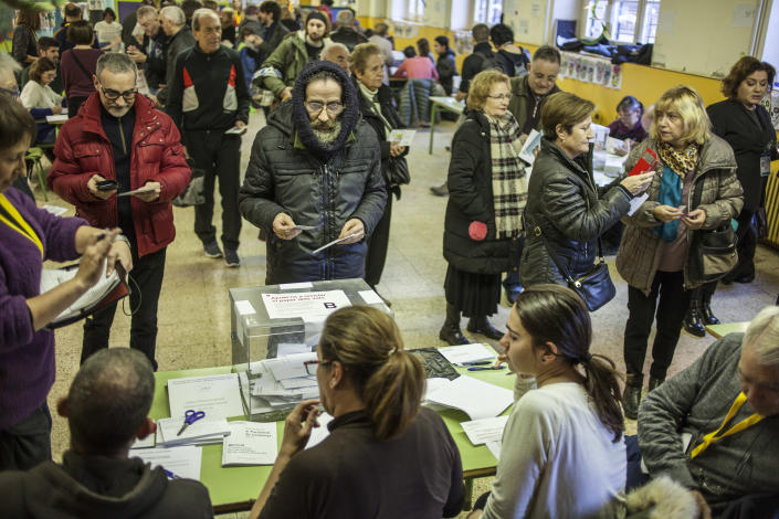 <p>Qualified voters cast a ballot for the Catalan regional election at an elementary school in Barcelona, Spain, Dec. 21, 2017.<br>(Photograph by Jose Colon / MeMo for Yahoo News) </p>