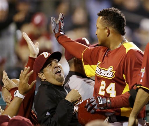 Puerto Rico wins 6th straight in WBC, routs Venezuela