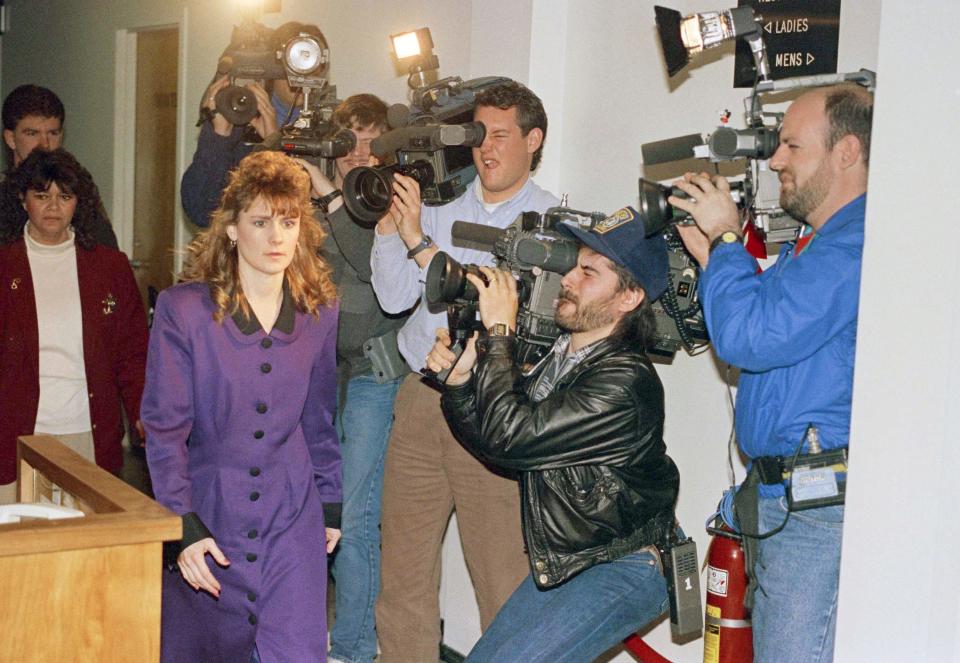 Pamela Smart walks past cameras at Rockingham County Superior Court in Exeter on Thursday, March 21, 1991, as she waits for a verdict in her murder conspiracy trial.