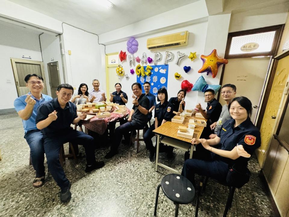 餐盒色香味俱全，讓每一位享用到的警察同仁不禁讚歎有幸福的味道。（圖/記者澄石翻攝）