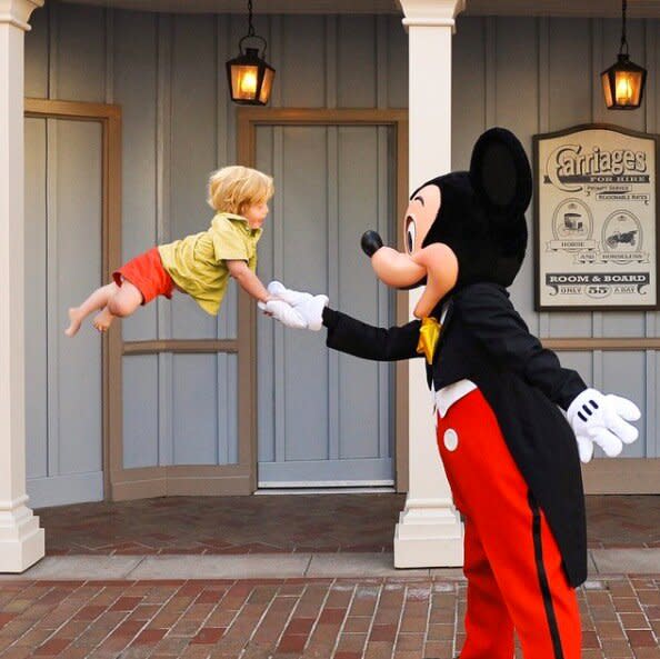 wil can fly with mickey mouse