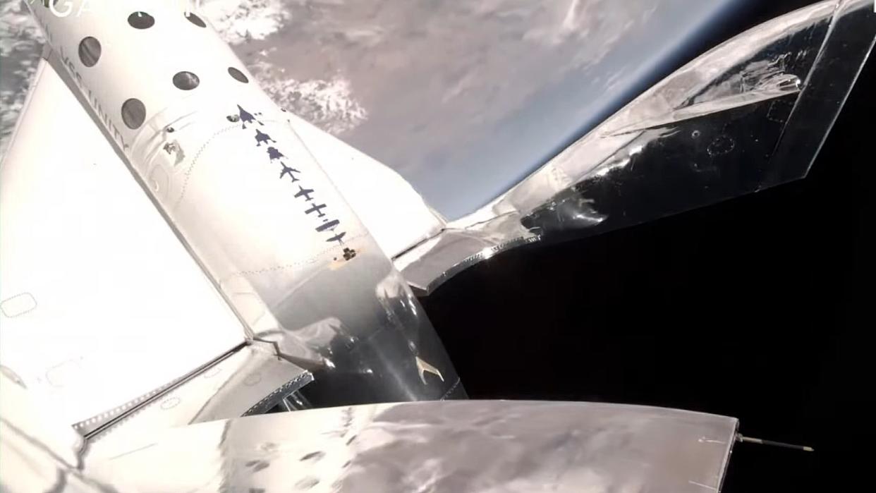  a space plane above Earth 