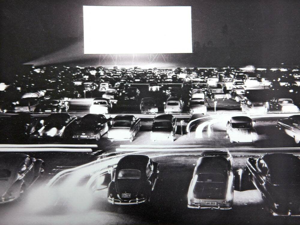 Das Autokino in Gravenbruch - vor 60 Jahren wurde dort das erste Autokino Deutschlands eröffnet. (Bild: imago images/epd)