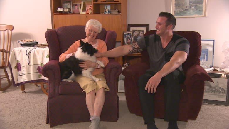 Senior with Alzheimer's given ultimatum: Get rid of service dog or move