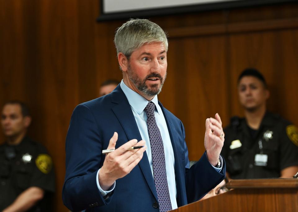 Assistant Prosecutor David Williams cross-examines Dr. Colin King, a psychologist, during Ethan Crumbley's hearing at Oakland County Circuit Court, Tuesday, Aug. 1, 2023, in Pontiac, Mich.