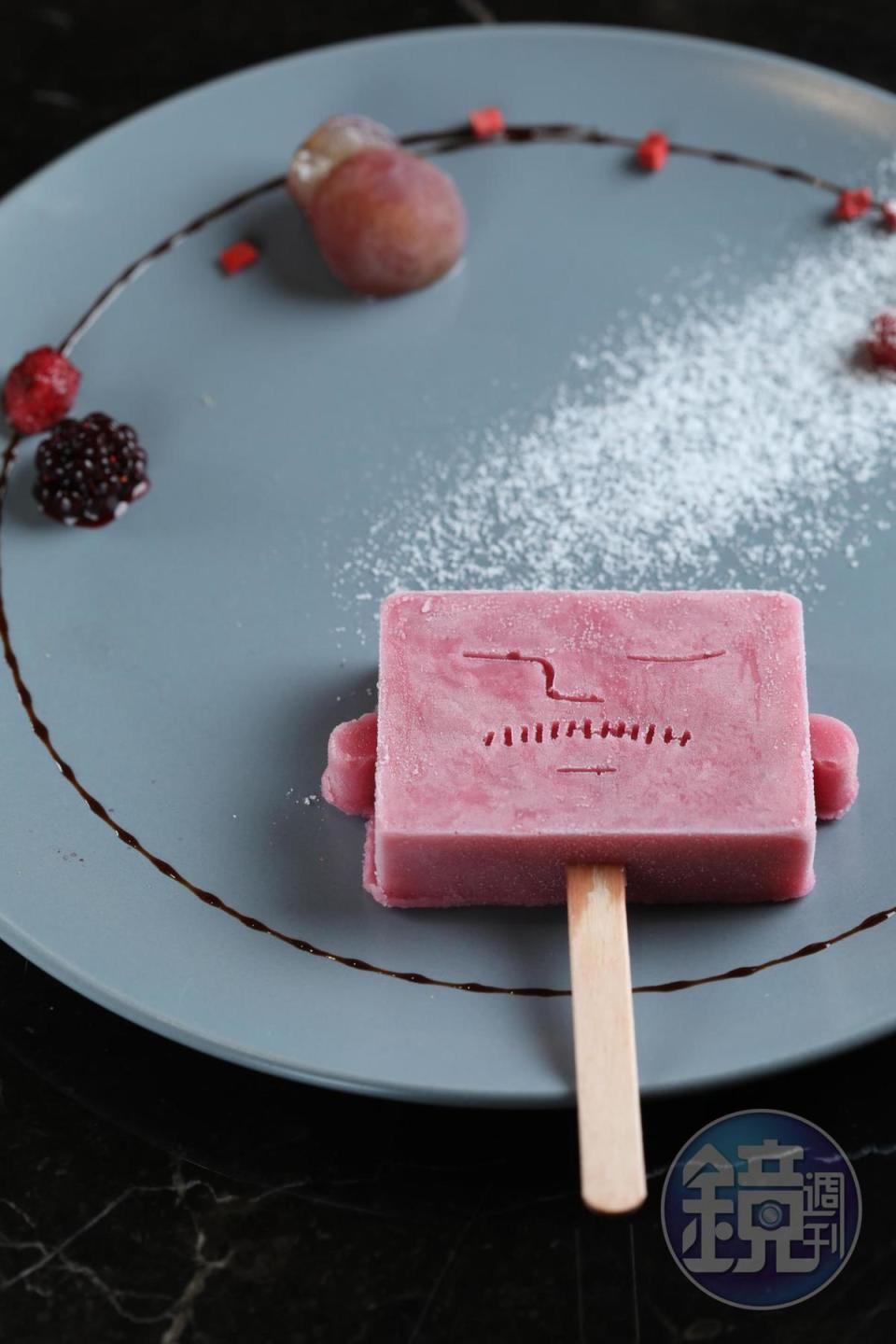 在犇初登場的鮮果冰棒，是酸甜的莓果口味。（2,280元起犇獨創鐵板燒套餐菜色）