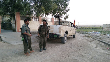 Kurdistan Workers Party (PKK) fighters participate in an intensive security deployment against Islamic State (IS) militants in the town of Makhmur, southwest of the Kurdish city of Arbil, August 17, 2014. REUTERS/Stringer