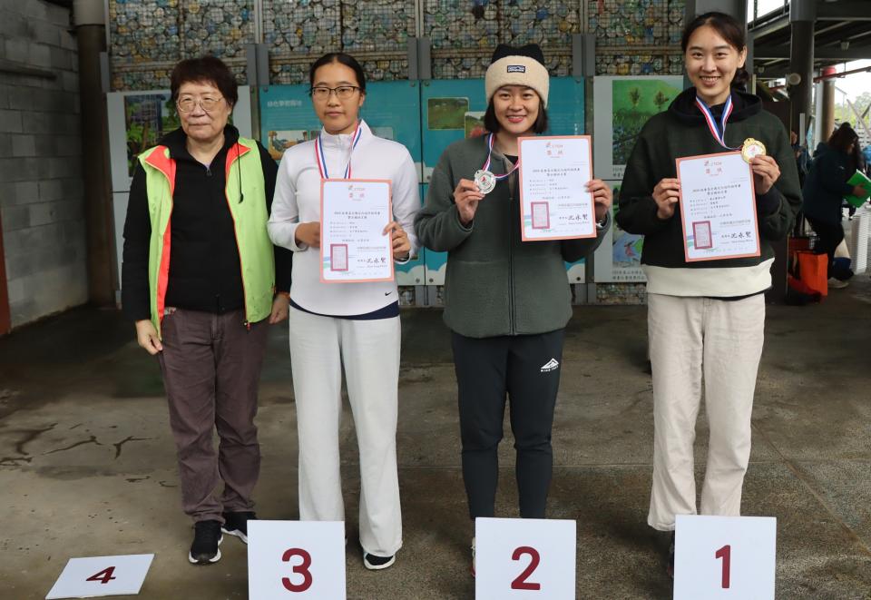 黃敏惠（右1）在女子菁英組連2站奪冠，提前拿到國手門票。（大會提供）