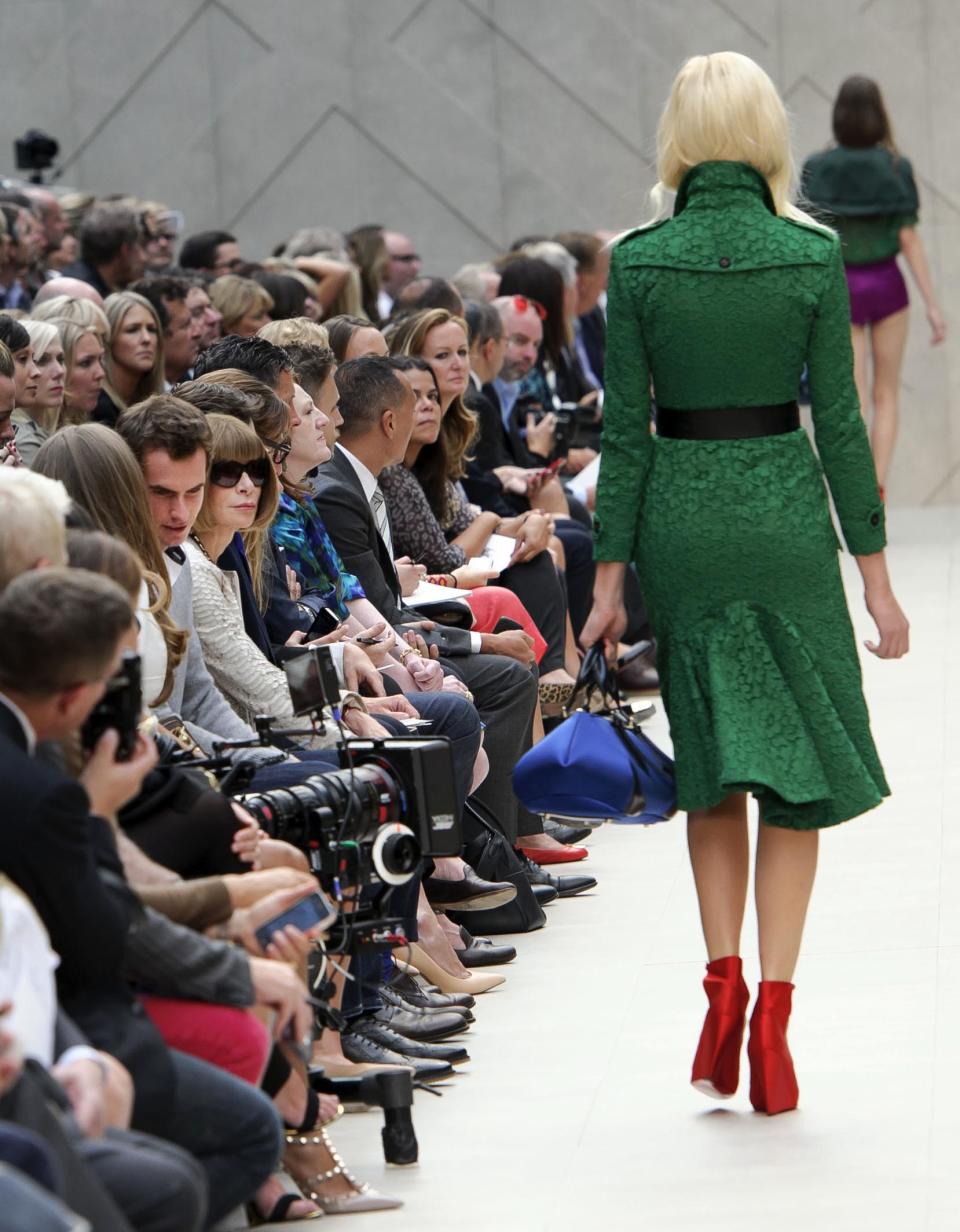 British tennis player Andy Murray, seated next to American Vogue's editor-in-chief Anna Wintour, and his partner Kim Sears watch as a model wears a design by Burberry Prorsum Spring/Summer 2013 collection during London Fashion Week, Monday, Sept. 17, 2012. (AP Photo/Jonathan Short)