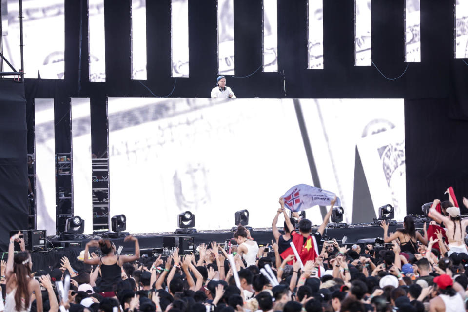 Festivalgoers partying too DJ Kygo. (Photo: Yahoo Singapore)