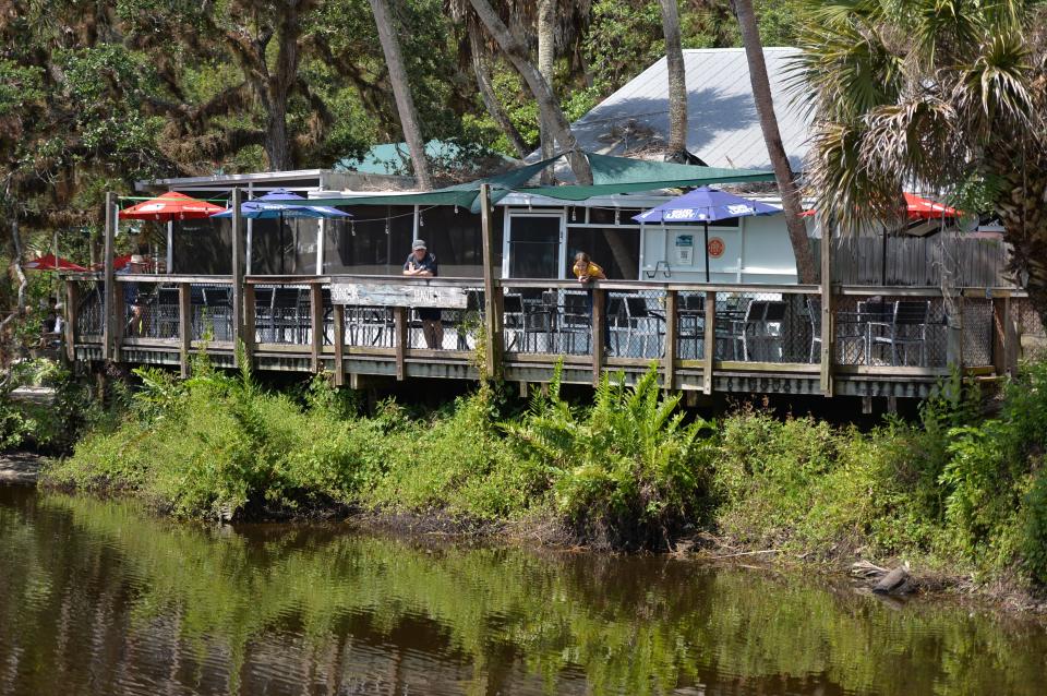 Outdoor seating at the Snook Haven restaurant overlooks the Myakka River.